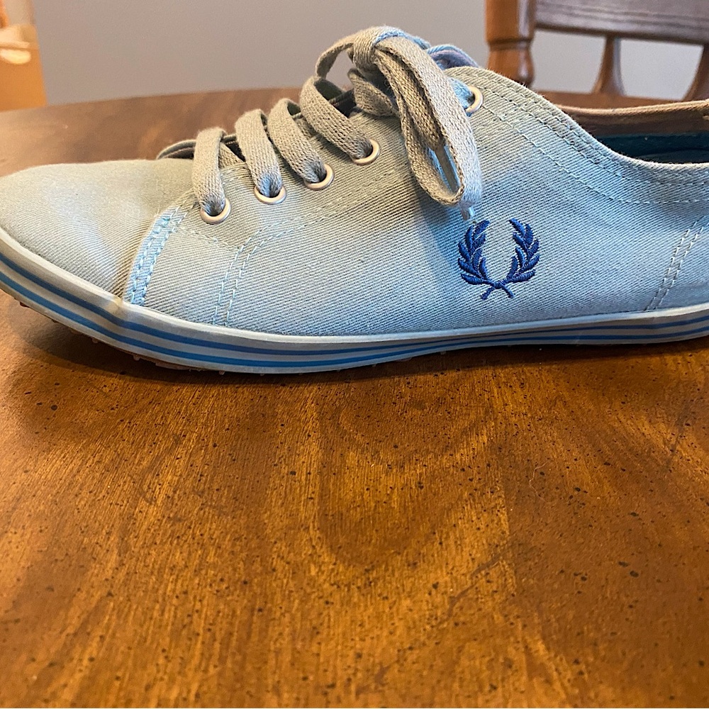 Fred Perry blue sneaker